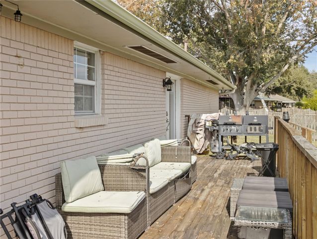 214 Yaupon Drive, Baytown, TX 77520