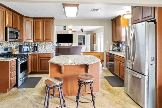 214 Yaupon Drive, Baytown, TX 77520