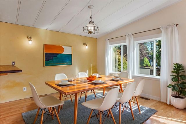 2055 Victoria Avenue, Port Townsend, WA 98368