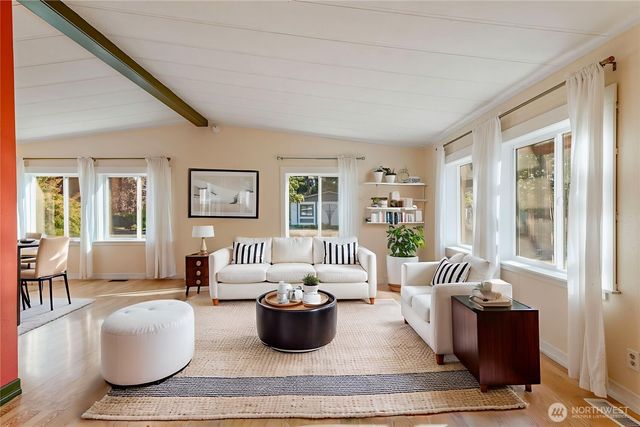 2055 Victoria Avenue, Port Townsend, WA 98368