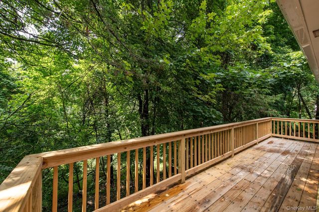 33 Horizon Hill Drive, Poughkeepsie, NY 12603