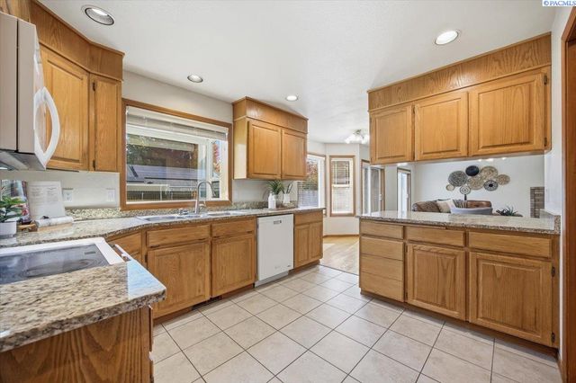 2460 Westmoreland Dr, Richland, WA 99354