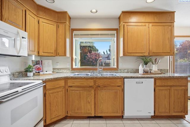 2460 Westmoreland Dr, Richland, WA 99354