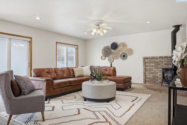 2460 Westmoreland Dr, Richland, WA 99354