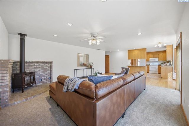 2460 Westmoreland Dr, Richland, WA 99354