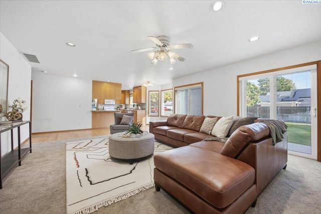 2460 Westmoreland Dr, Richland, WA 99354