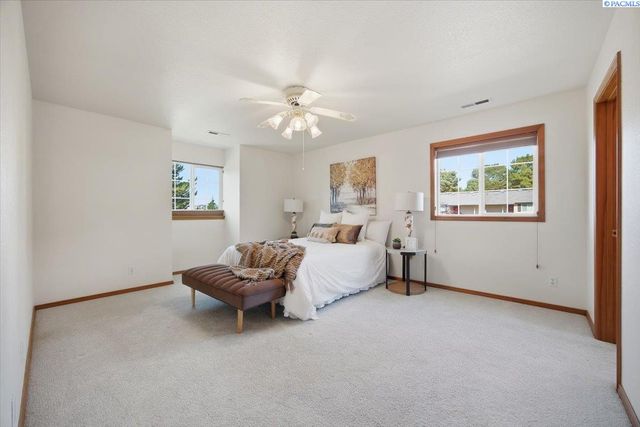 2460 Westmoreland Dr, Richland, WA 99354