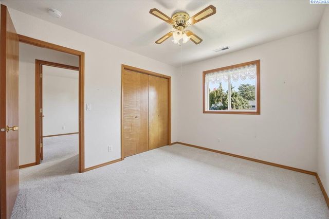 2460 Westmoreland Dr, Richland, WA 99354