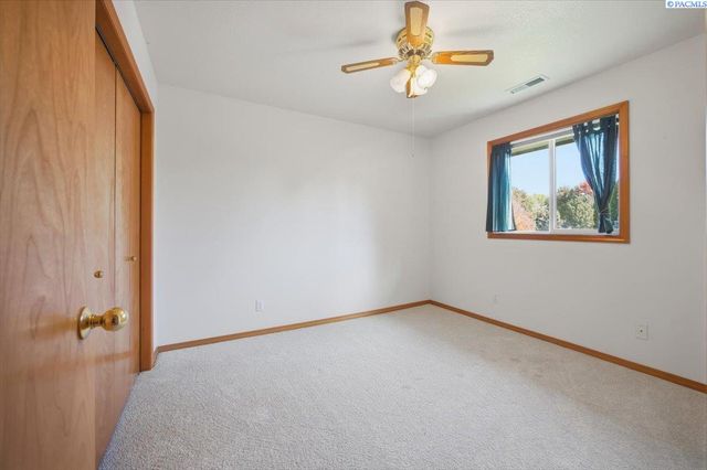 2460 Westmoreland Dr, Richland, WA 99354