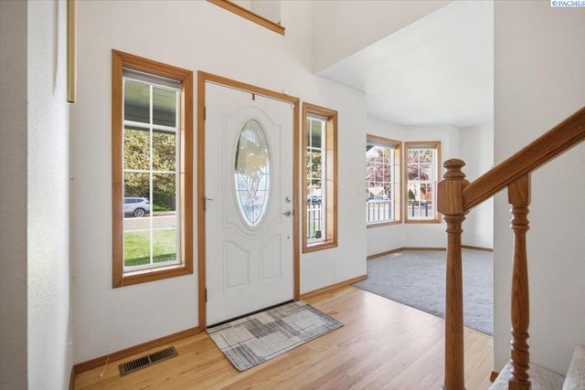 2460 Westmoreland Dr, Richland, WA 99354