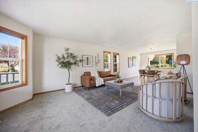 2460 Westmoreland Dr, Richland, WA 99354