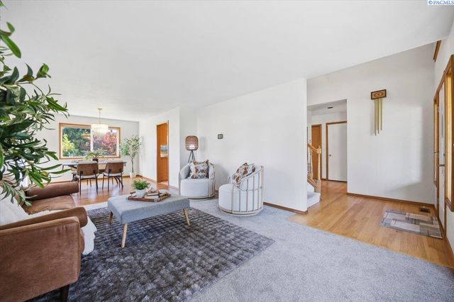 2460 Westmoreland Dr, Richland, WA 99354