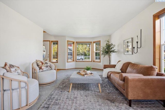 2460 Westmoreland Dr, Richland, WA 99354