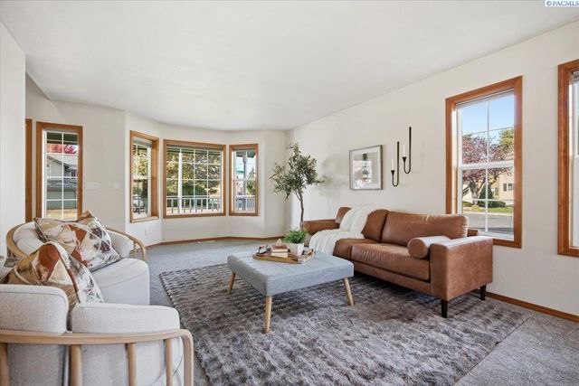 2460 Westmoreland Dr, Richland, WA 99354