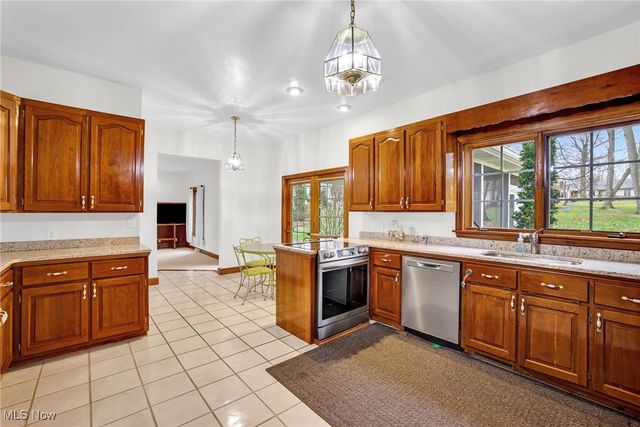 100 Merlot Court, Doylestown, OH 44230