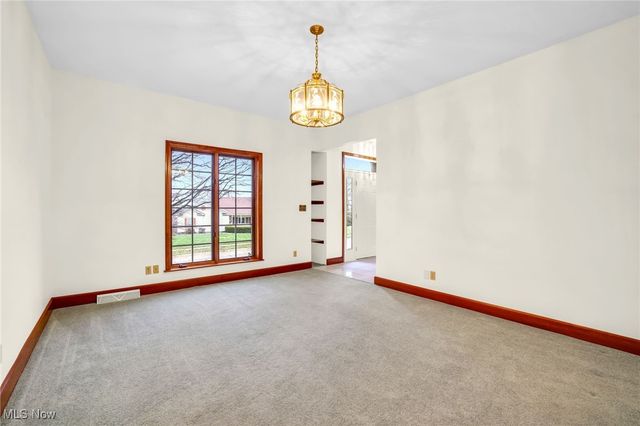 100 Merlot Court, Doylestown, OH 44230