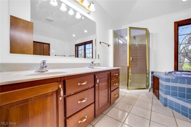 100 Merlot Court, Doylestown, OH 44230