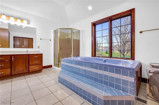 100 Merlot Court, Doylestown, OH 44230