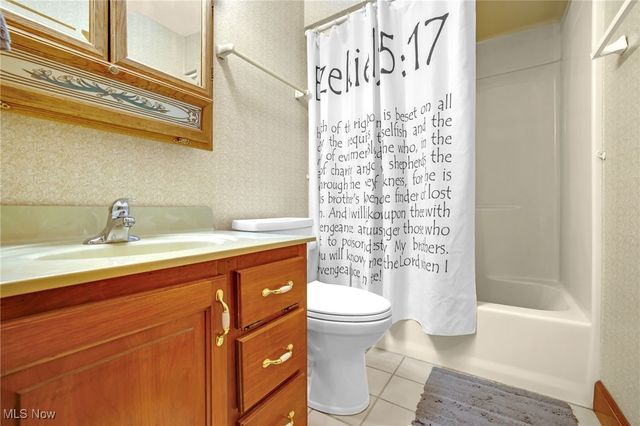 100 Merlot Court, Doylestown, OH 44230