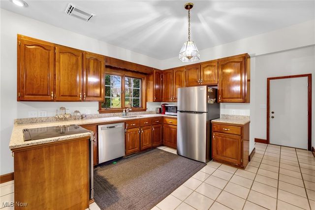 100 Merlot Court, Doylestown, OH 44230