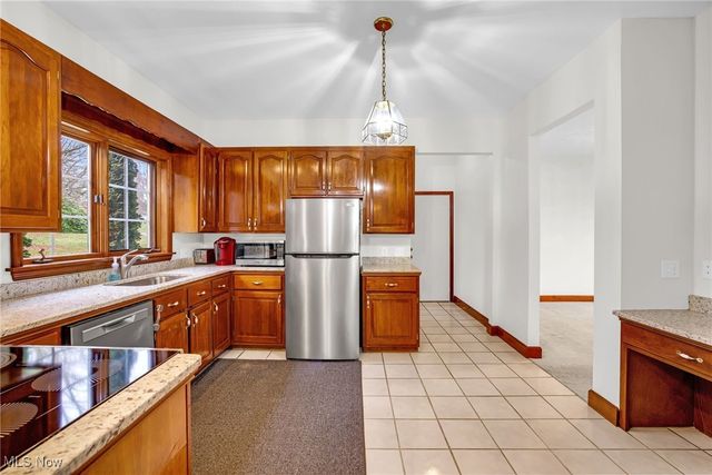 100 Merlot Court, Doylestown, OH 44230