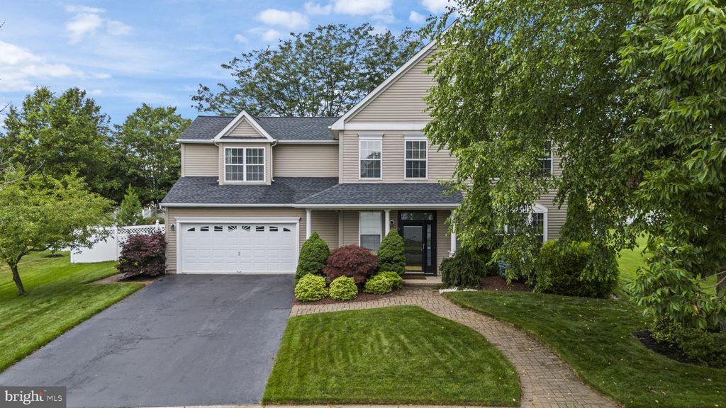 6 HEMPSTEAD CT, East Windsor, NJ 08520