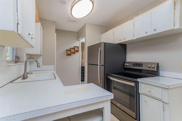 2215 Jackson St 3, Hollywood, FL 33020