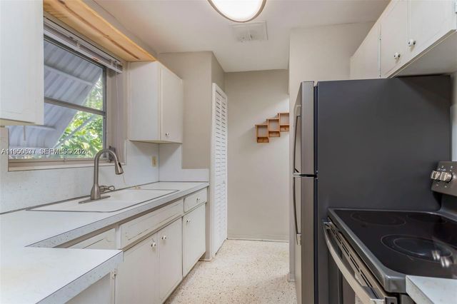 2215 Jackson St 3, Hollywood, FL 33020