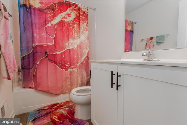 12 ORCHARD GREEN DR, Charles Town, WV 25414