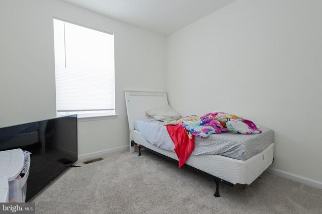 12 ORCHARD GREEN DR, Charles Town, WV 25414