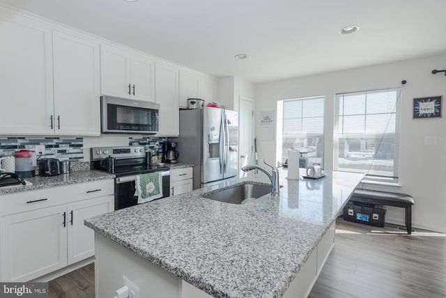 12 ORCHARD GREEN DR, Charles Town, WV 25414