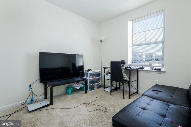 12 ORCHARD GREEN DR, Charles Town, WV 25414