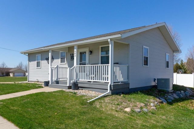 603 4th Ave., Parkersburg, IA 50665