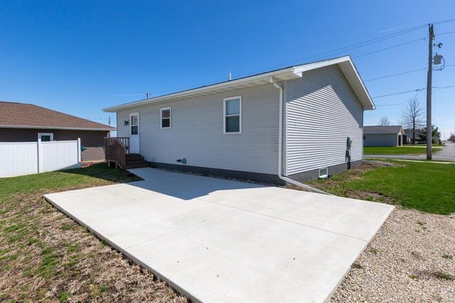 603 4th Ave., Parkersburg, IA 50665