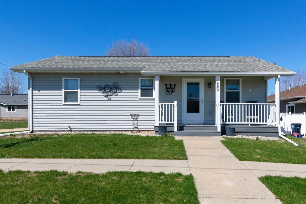 603 4th Ave., Parkersburg, IA 50665
