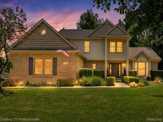 689 Woodfield Way, Rochester Hills, MI 48307