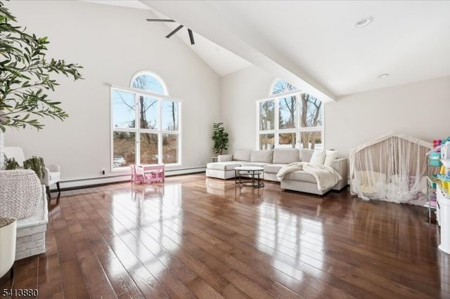 79 Melrose Dr, Chester Twp., NJ 07930