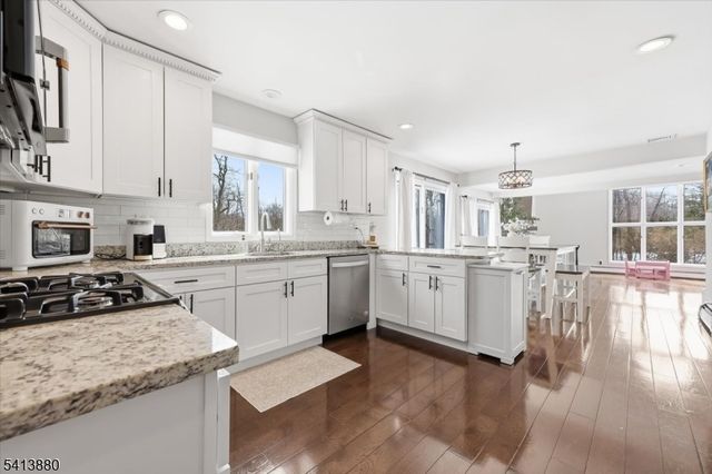 79 Melrose Dr, Chester Twp., NJ 07930