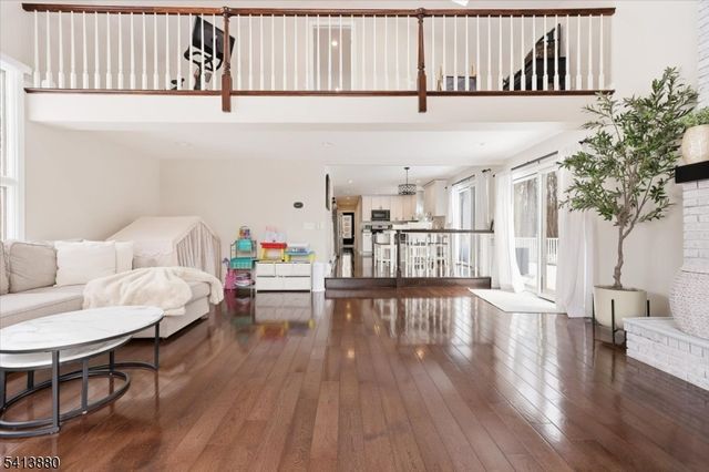 79 Melrose Dr, Chester Twp., NJ 07930