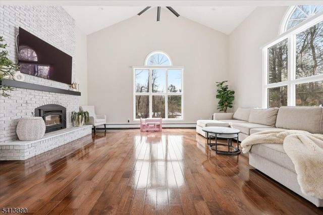 79 Melrose Dr, Chester Twp., NJ 07930