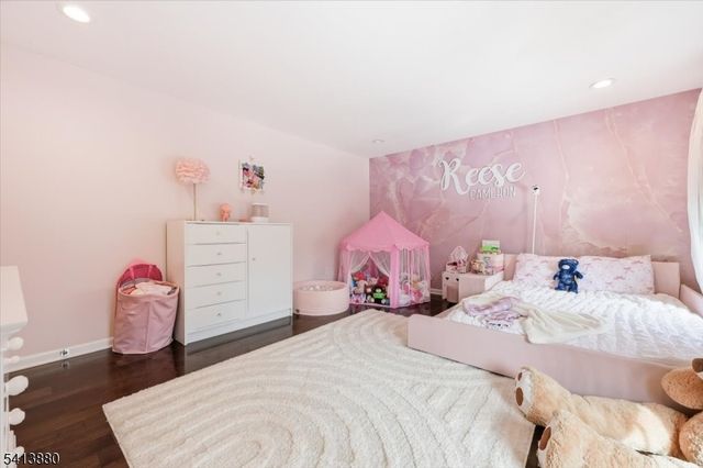 79 Melrose Dr, Chester Twp., NJ 07930