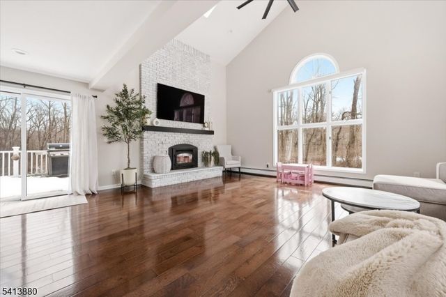 79 Melrose Dr, Chester Twp., NJ 07930