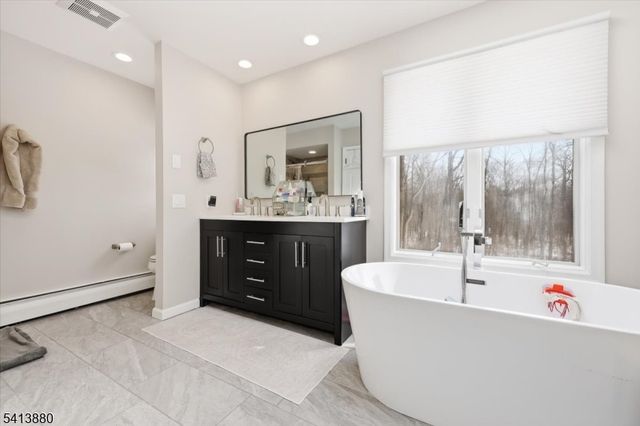 79 Melrose Dr, Chester Twp., NJ 07930