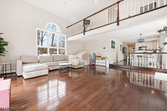 79 Melrose Dr, Chester Twp., NJ 07930