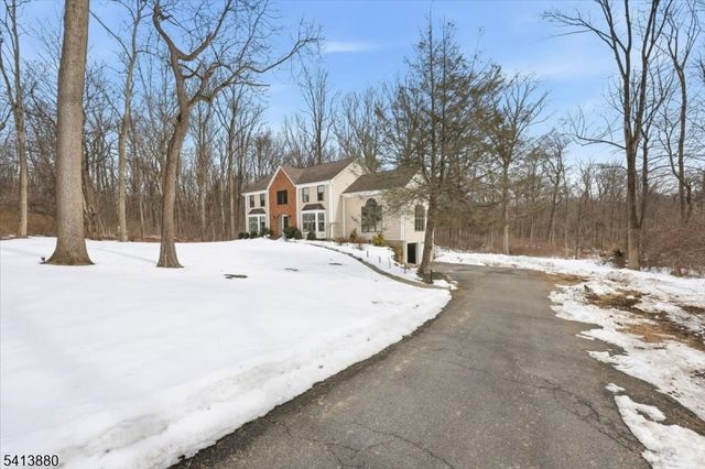 79 Melrose Dr, Chester Twp., NJ 07930