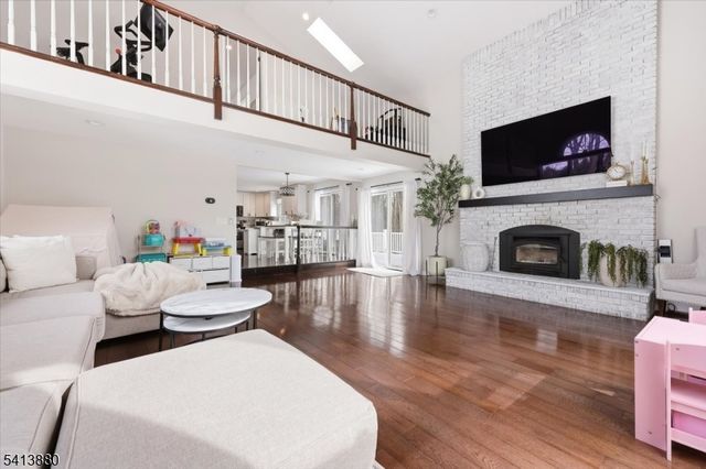 79 Melrose Dr, Chester Twp., NJ 07930