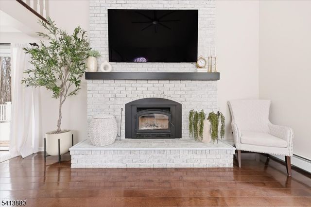 79 Melrose Dr, Chester Twp., NJ 07930