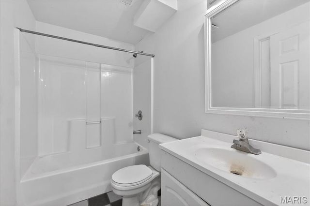 2450 Dunheath Lane, O'fallon, MO 63368