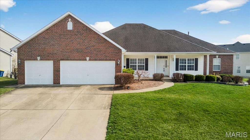 2450 Dunheath Lane, O'fallon, MO 63368