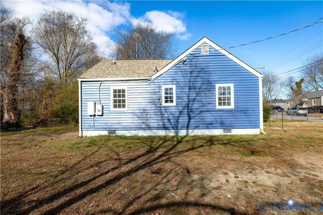 32 Seaboard St, Petersburg, VA 23803